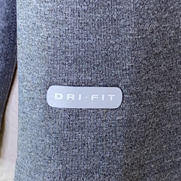 Nike Workout Running Long Sleeve Tee Size Large - Picture 4 of 12